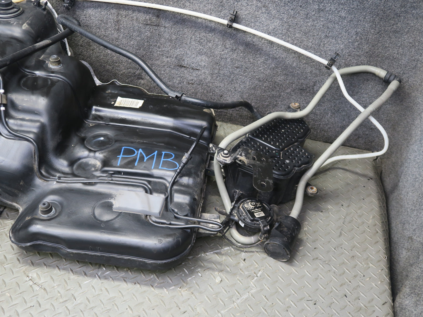 2015-2018 Porsche Macan Turbo Fuel Gas Tank W/ Filler Neck & Vapor Canister Assy