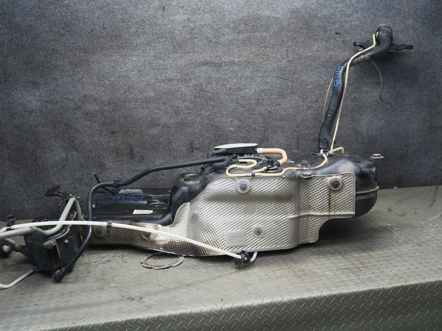 2015-2018 Porsche Macan Turbo Fuel Gas Tank W/ Filler Neck & Vapor Canister Assy