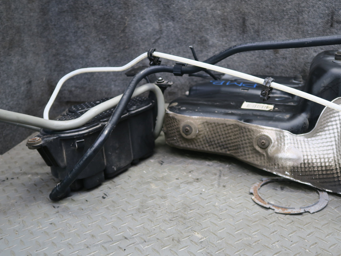 2015-2018 Porsche Macan Turbo Fuel Gas Tank W/ Filler Neck & Vapor Canister Assy