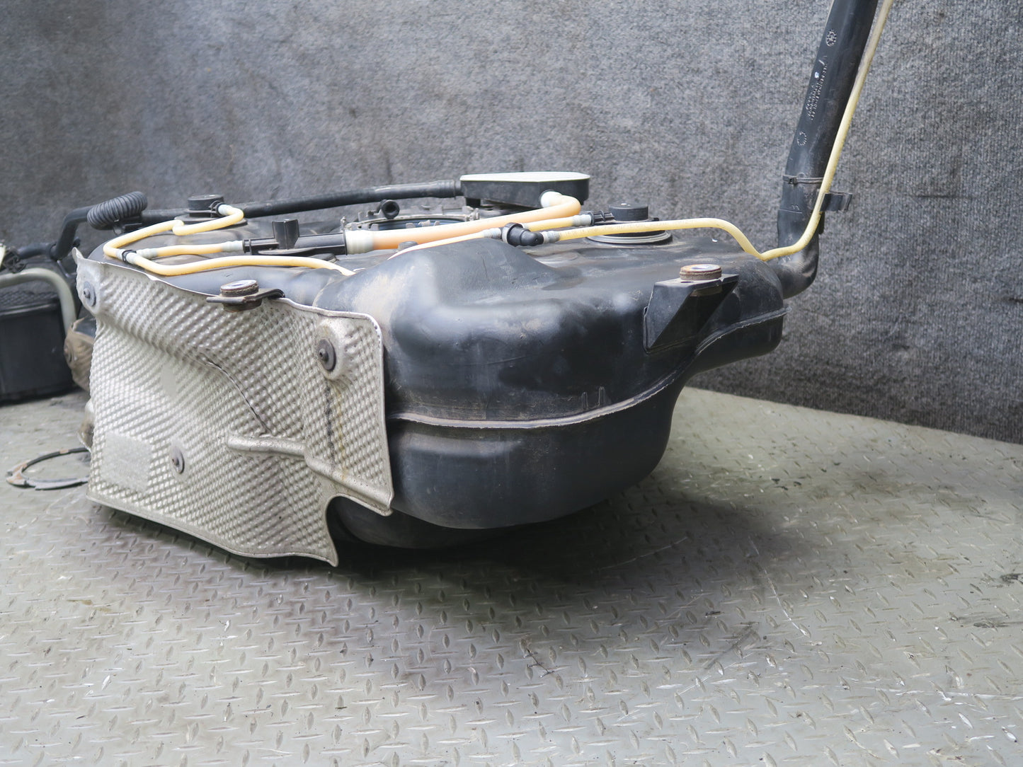 2015-2018 Porsche Macan Turbo Fuel Gas Tank W/ Filler Neck & Vapor Canister Assy