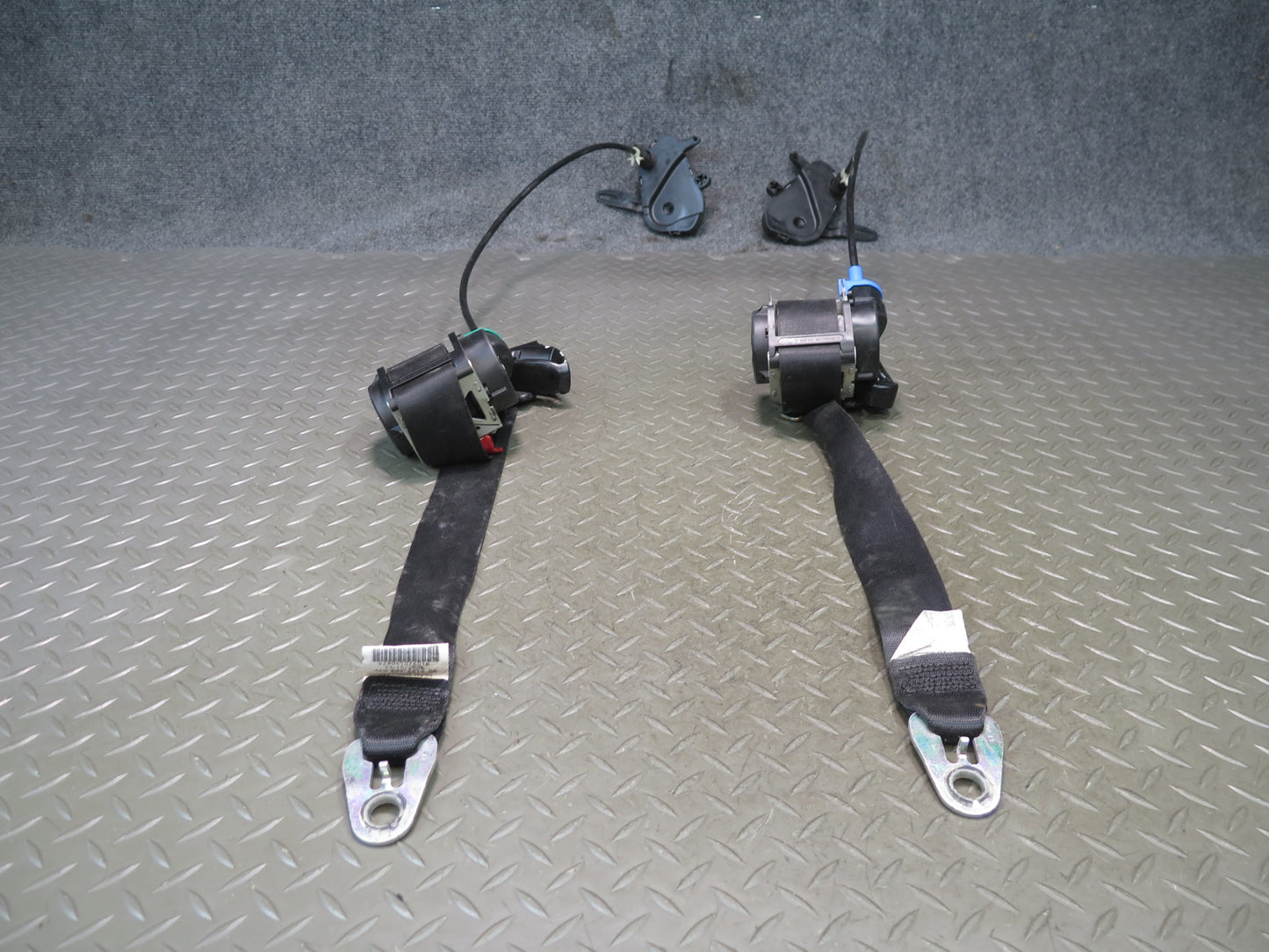 2007 BMW E64 M6 CONVERTIBLE FRONT LEFT & RIGHT SIDE SEATBELT RETRACTOR SET OEM