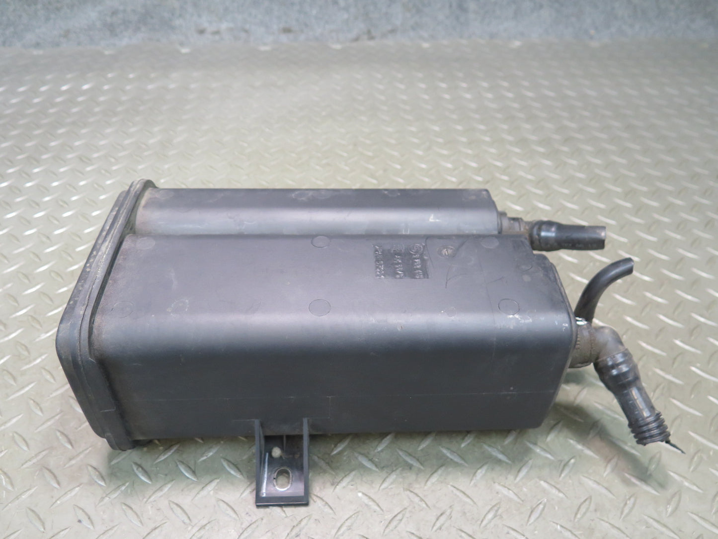 04-06 BMW E53 X5 Fuel Evap Vapor Charcoal Canister 6762410 OEM