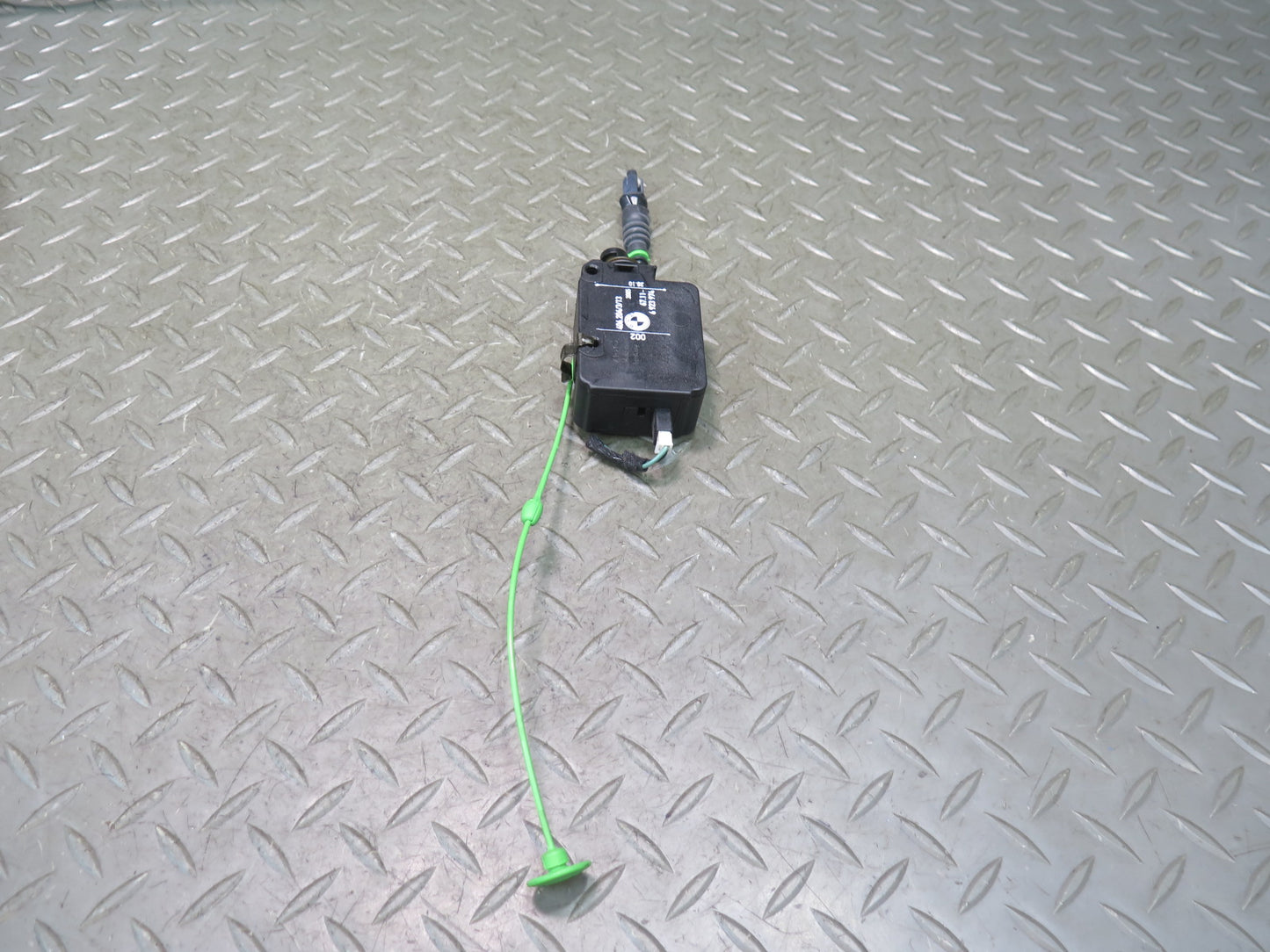 00-06 BMW E53 X5 Fuel Tank Door Lock Actuator 6923974 OEM