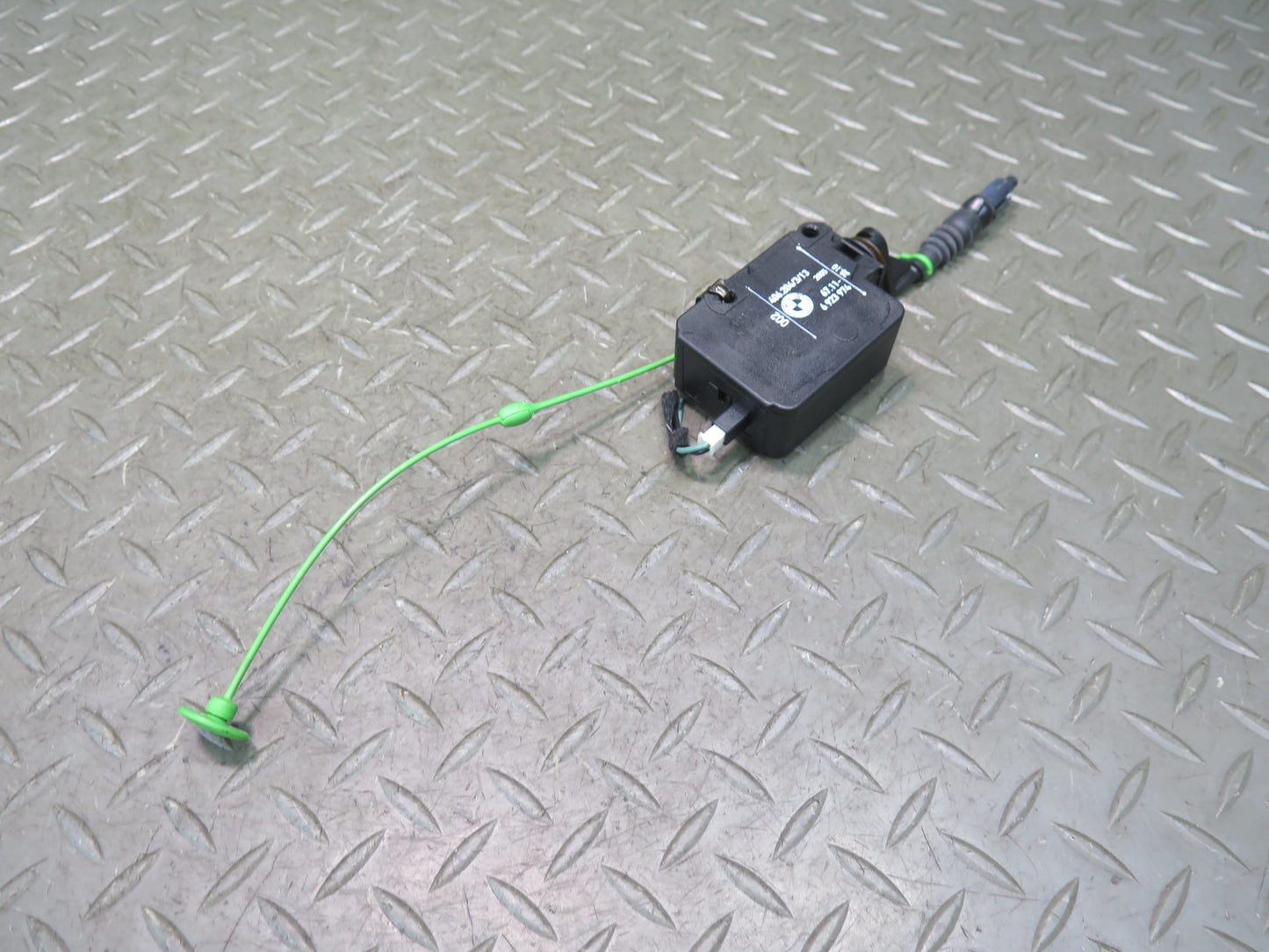 00-06 BMW E53 X5 Fuel Tank Door Lock Actuator 6923974 OEM