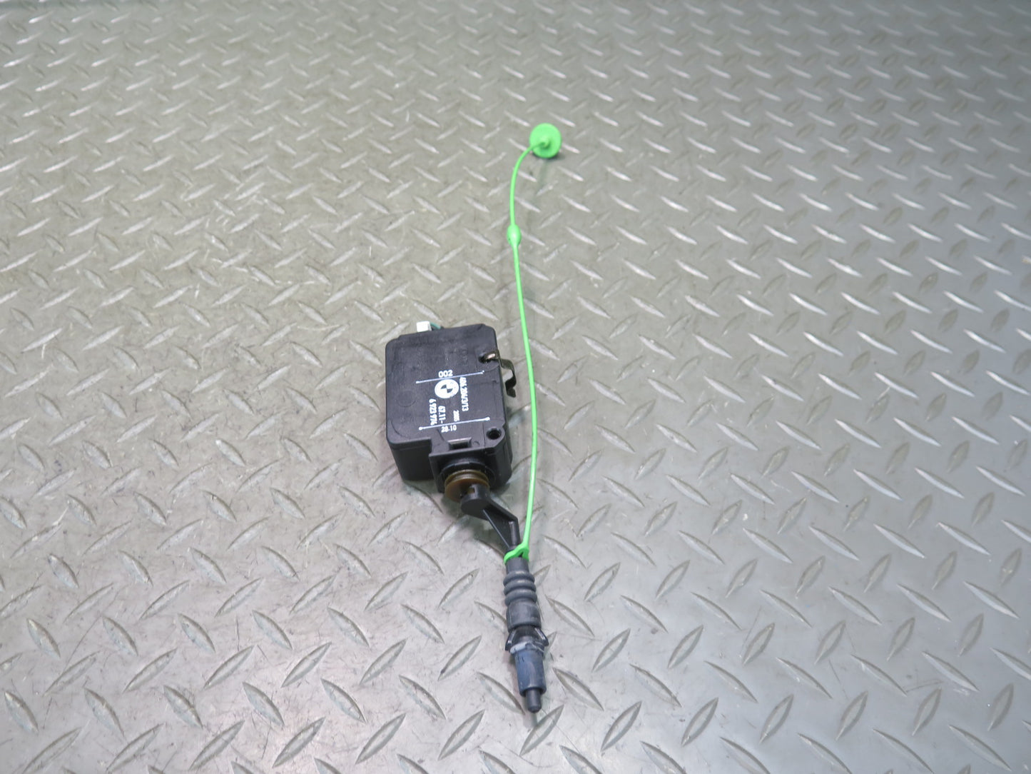 00-06 BMW E53 X5 Fuel Tank Door Lock Actuator 6923974 OEM