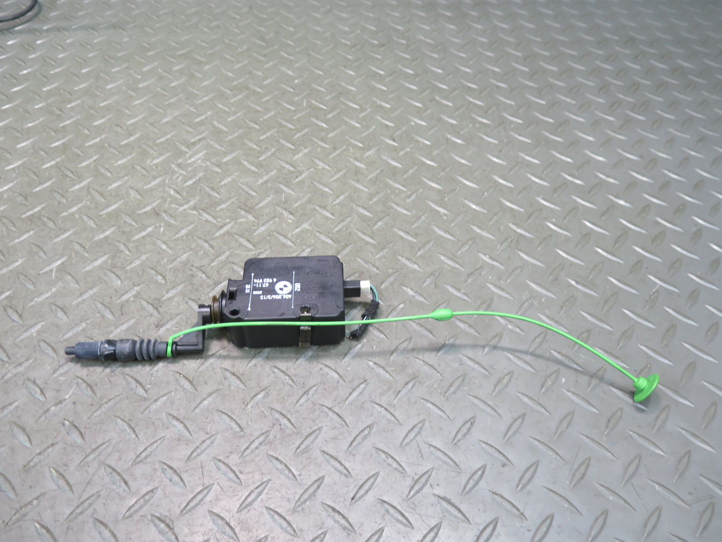 00-06 BMW E53 X5 Fuel Tank Door Lock Actuator 6923974 OEM