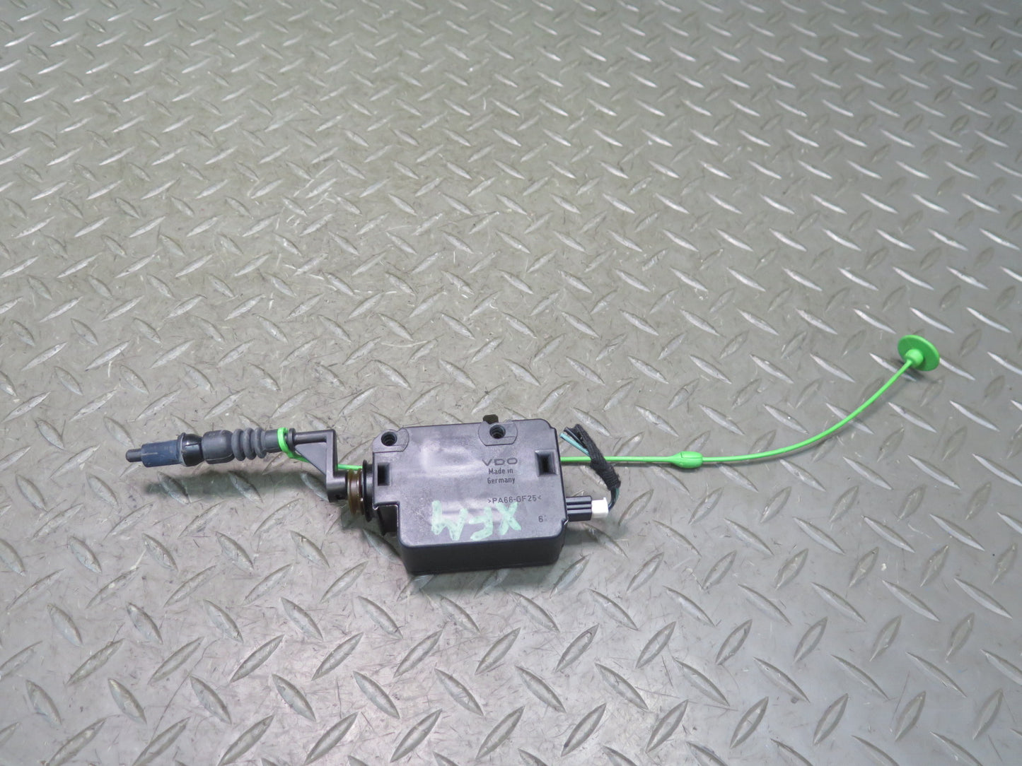00-06 BMW E53 X5 Fuel Tank Door Lock Actuator 6923974 OEM