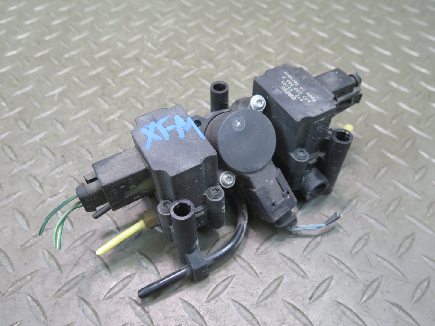 04-06 BMW E53 X5 Rear Air Suspension Valve Block 4725525660 OEM
