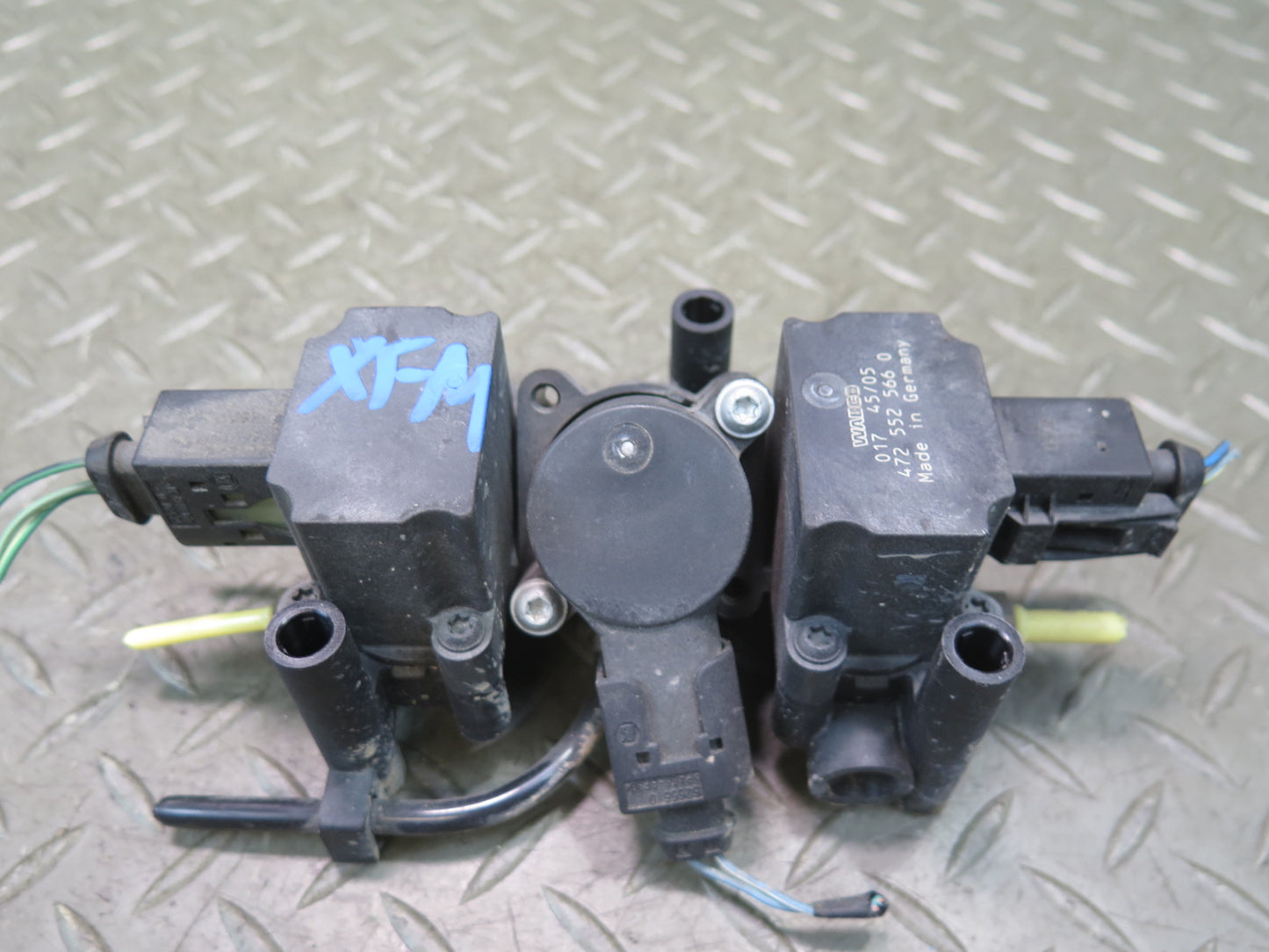 04-06 BMW E53 X5 Rear Air Suspension Valve Block 4725525660 OEM