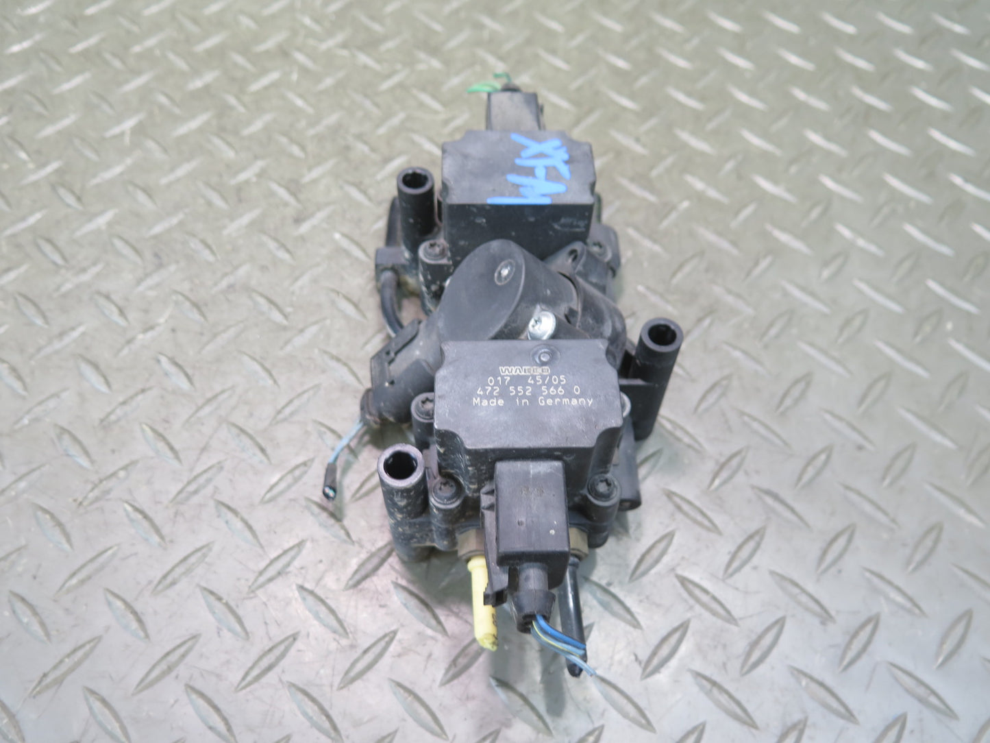 04-06 BMW E53 X5 Rear Air Suspension Valve Block 4725525660 OEM