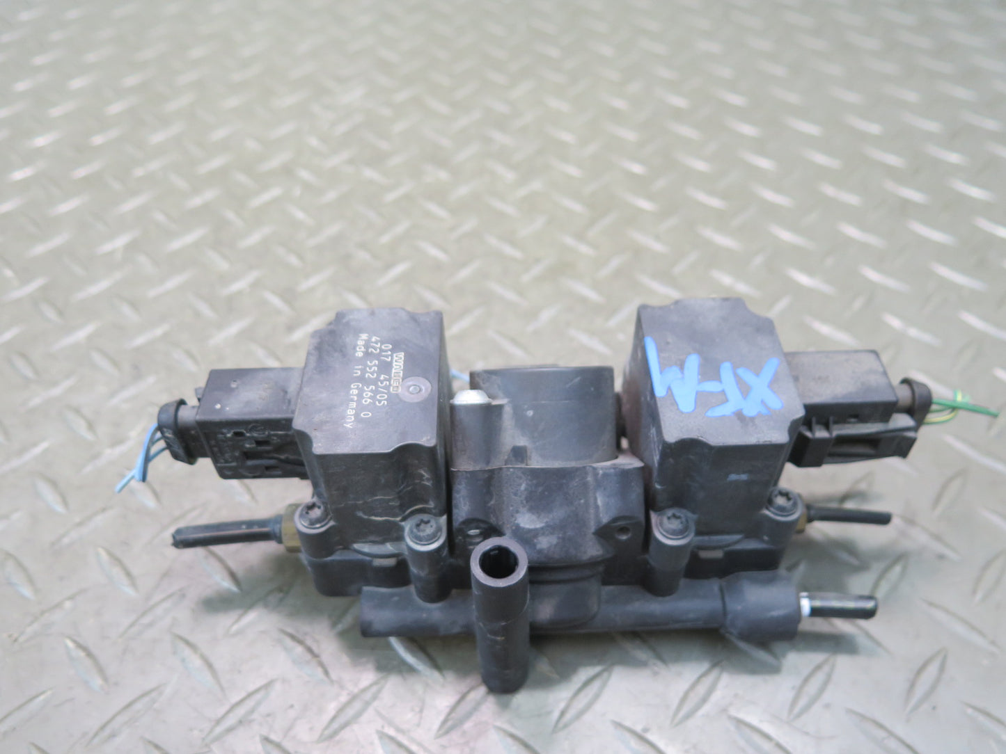 04-06 BMW E53 X5 Rear Air Suspension Valve Block 4725525660 OEM