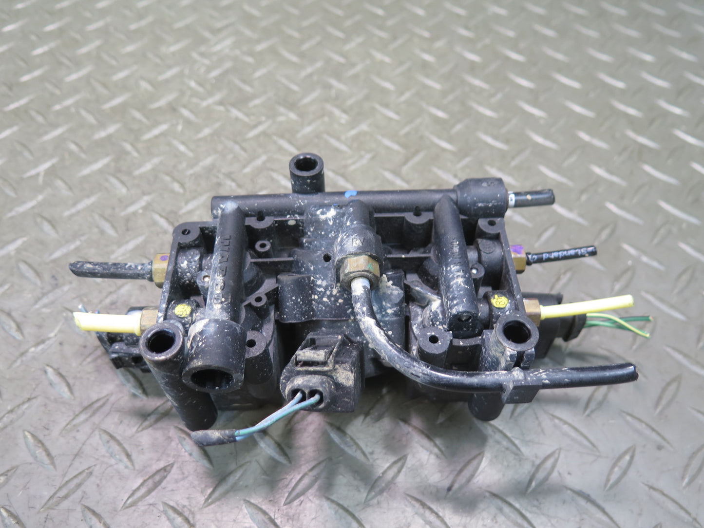 04-06 BMW E53 X5 Rear Air Suspension Valve Block 4725525660 OEM