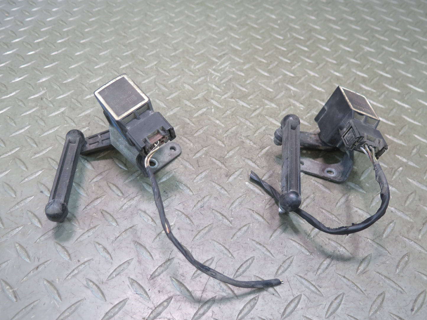 00-06 BMW E53 X5 Set of 2 Rear Left & Right Suspension Height Level Sensor OEM