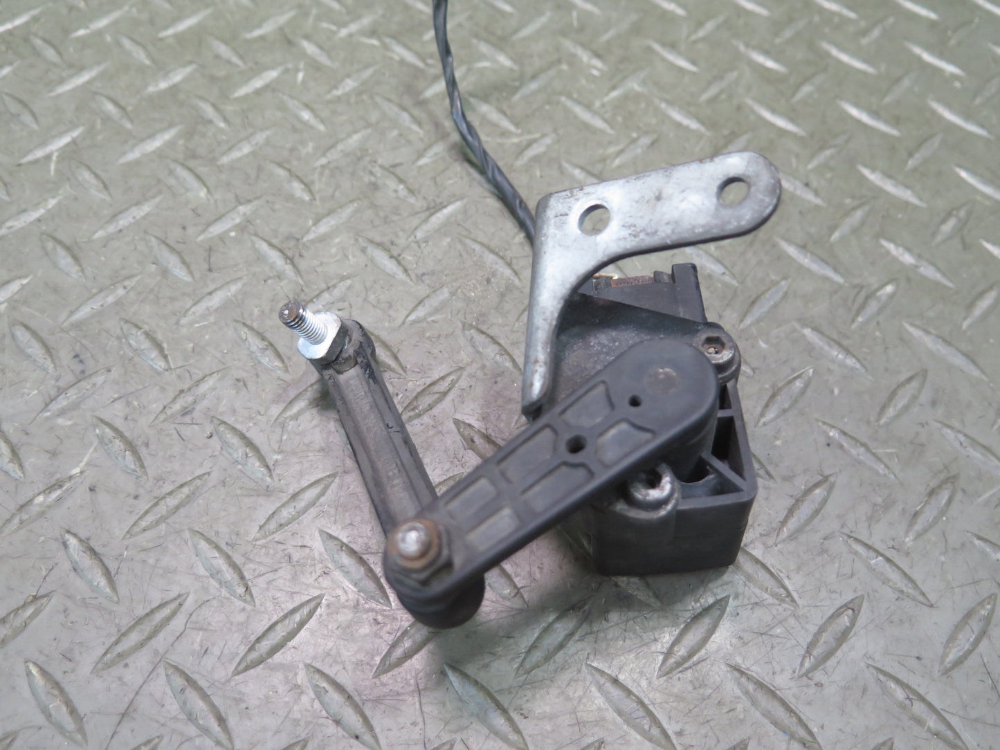 00-06 BMW E53 X5 Set of 2 Rear Left & Right Suspension Height Level Sensor OEM