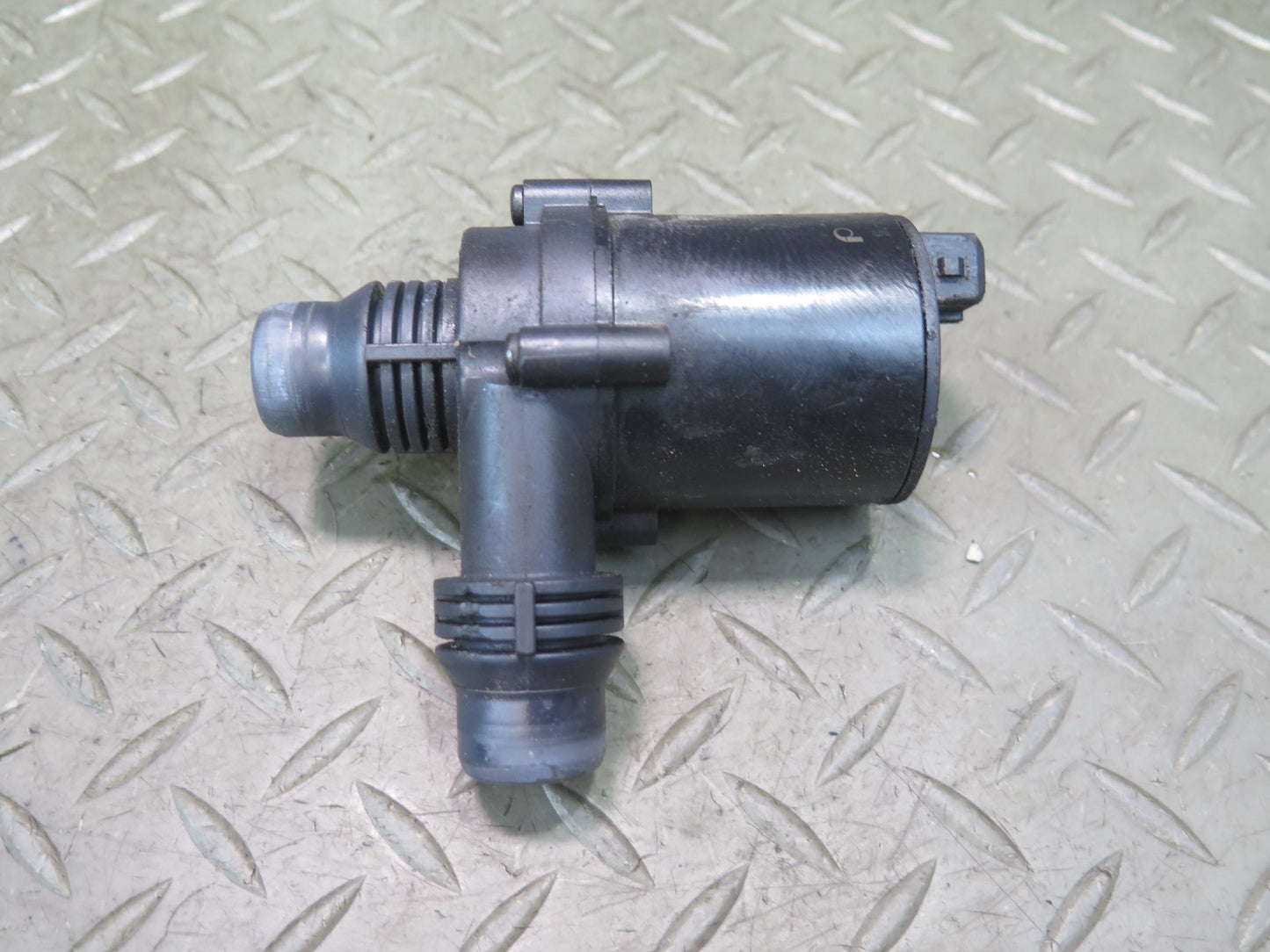 04-06 BMW E53 X5 Engine Additional Auxiliary AUX Coolant Water Pump OEM
