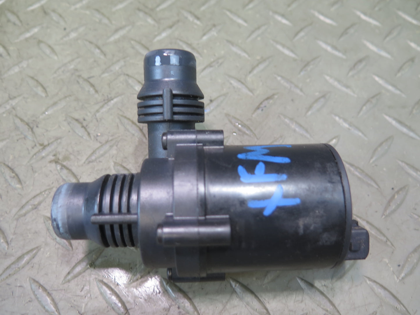 04-06 BMW E53 X5 Engine Additional Auxiliary AUX Coolant Water Pump OEM