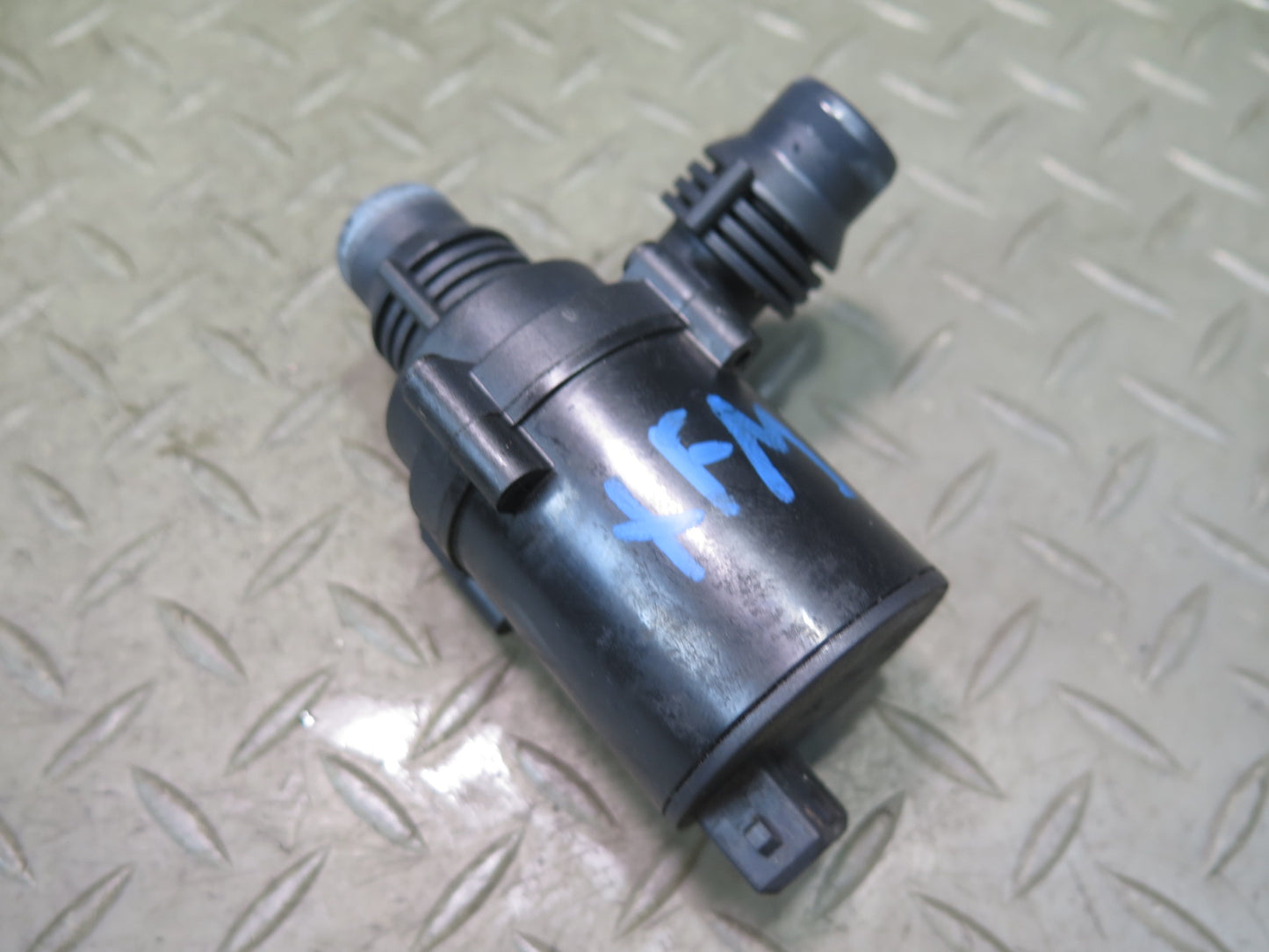 04-06 BMW E53 X5 Engine Additional Auxiliary AUX Coolant Water Pump OEM