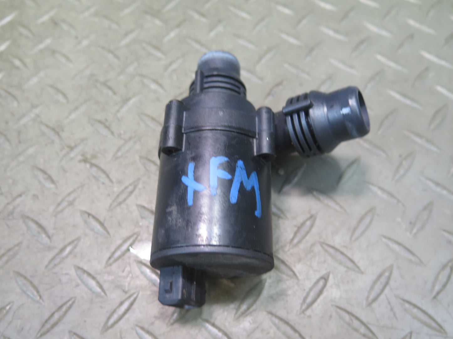 04-06 BMW E53 X5 Engine Additional Auxiliary AUX Coolant Water Pump OEM
