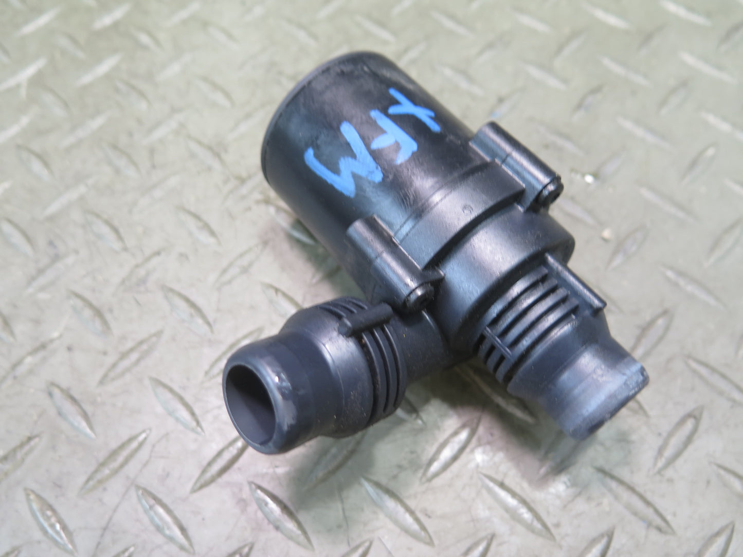 04-06 BMW E53 X5 Engine Additional Auxiliary AUX Coolant Water Pump OEM