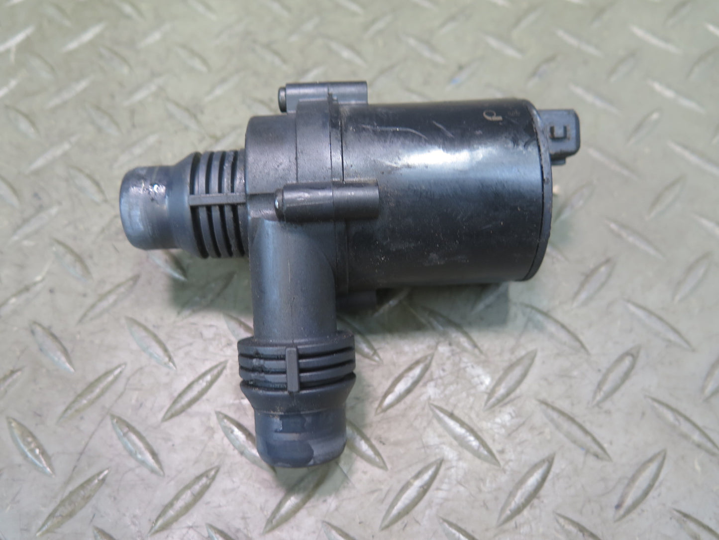 04-06 BMW E53 X5 Engine Additional Auxiliary AUX Coolant Water Pump OEM