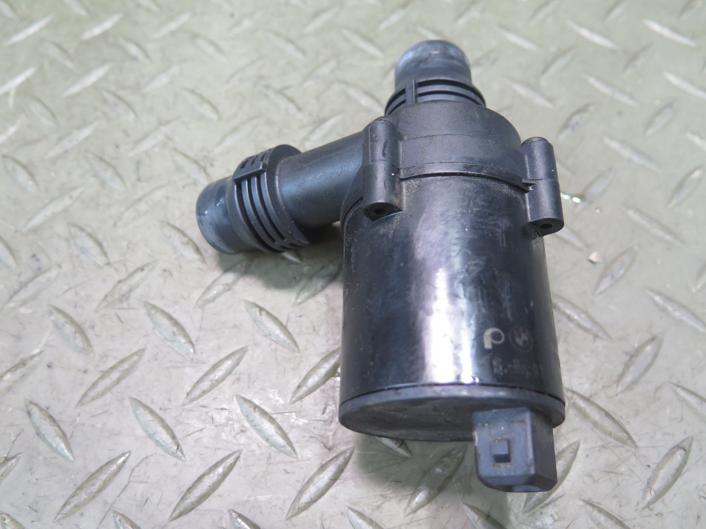 04-06 BMW E53 X5 Engine Additional Auxiliary AUX Coolant Water Pump OEM