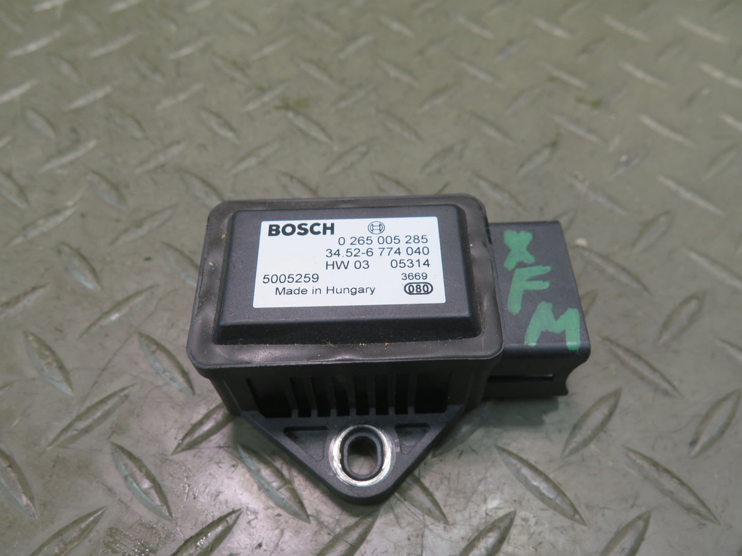 04-06 BMW E53 X5 YAW Turn Rate Acceleration Speed Sensor 6774040 OEM