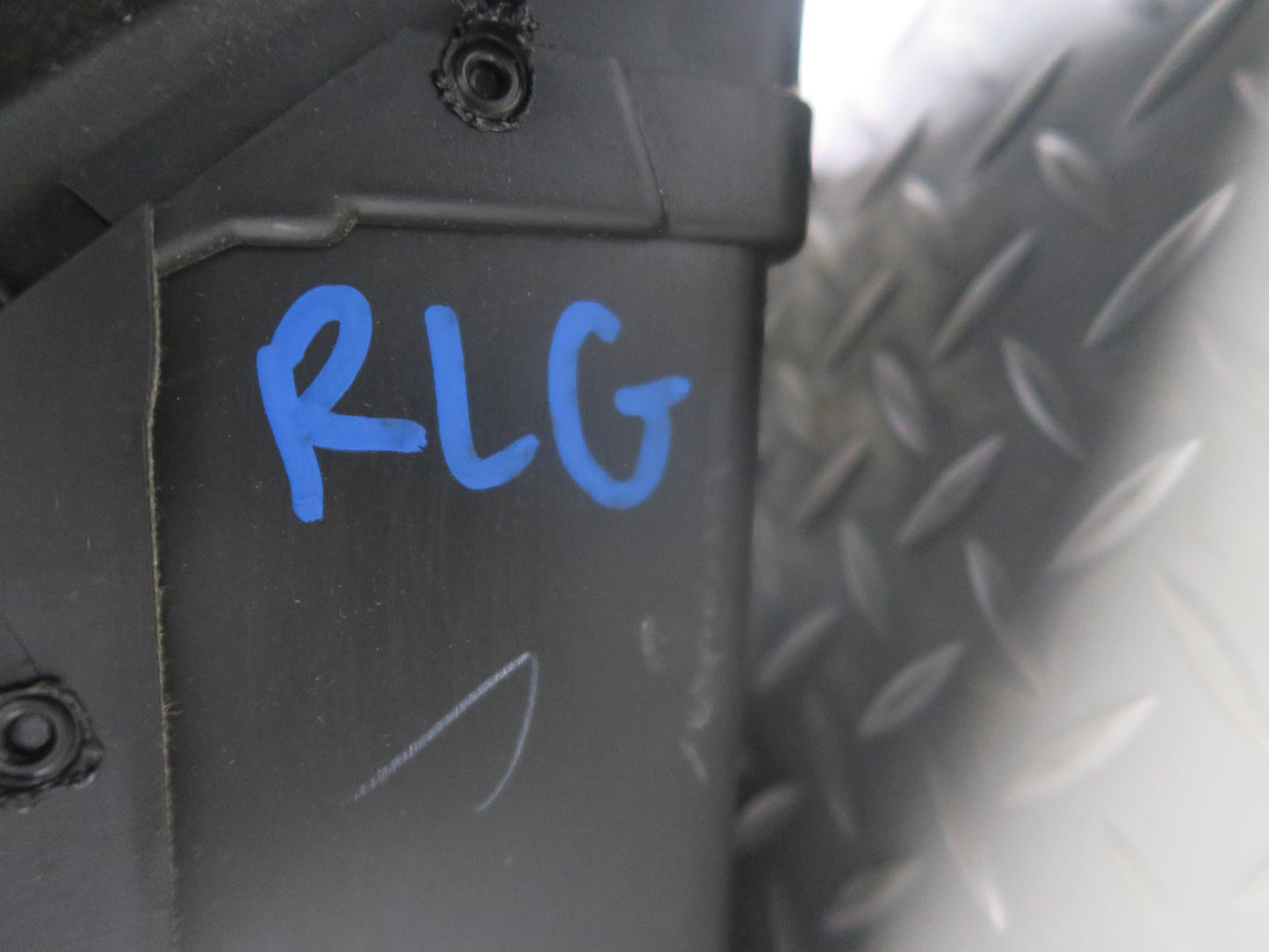 98-05 Lexus JZS160 GS400 GS430 GS300 Dash Right Glove Box Storage Black OEM