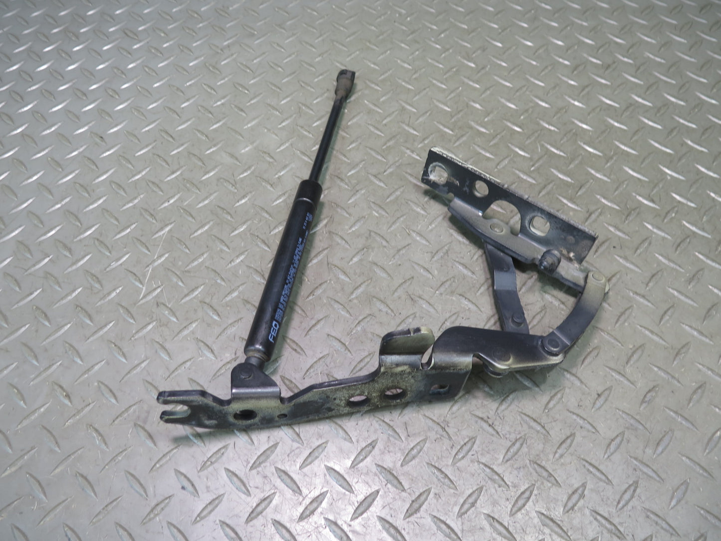 00-06 BMW E53 X5 Set of 2 Front Left & Right Hood Hinge w Shock OEM