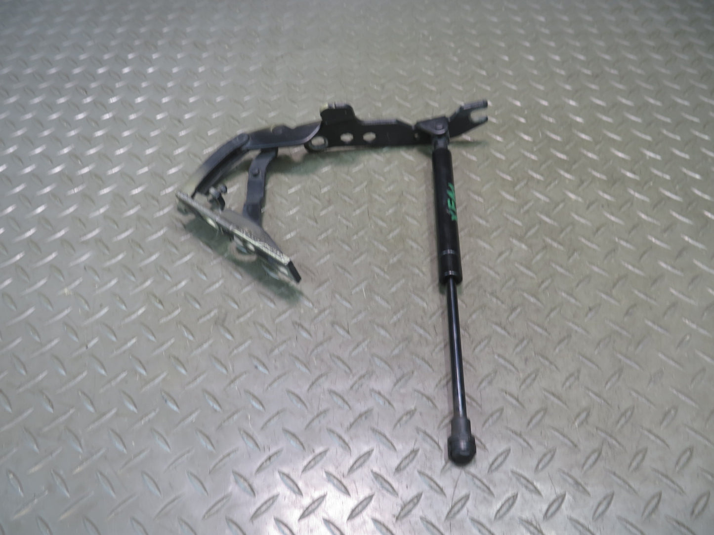 00-06 BMW E53 X5 Set of 2 Front Left & Right Hood Hinge w Shock OEM