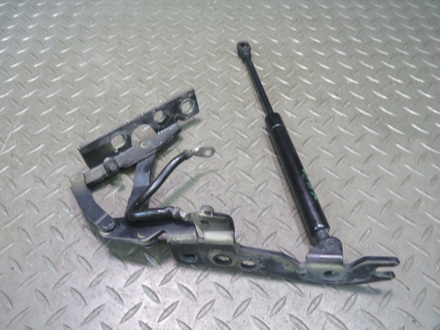 00-06 BMW E53 X5 Set of 2 Front Left & Right Hood Hinge w Shock OEM