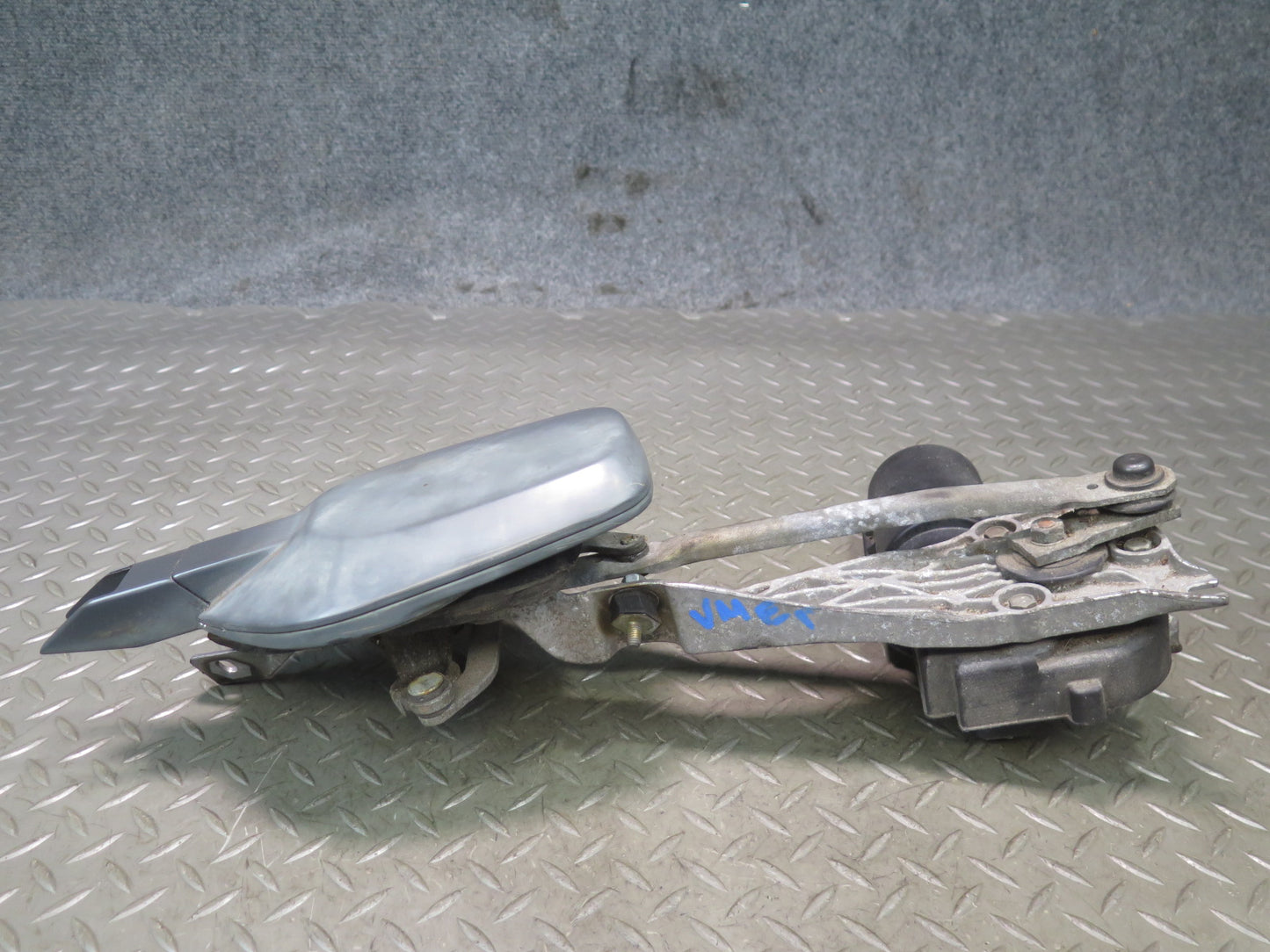 86-93 Mercedes W124 300E Windshied Wiper Transmission Linkage w Motor OEM