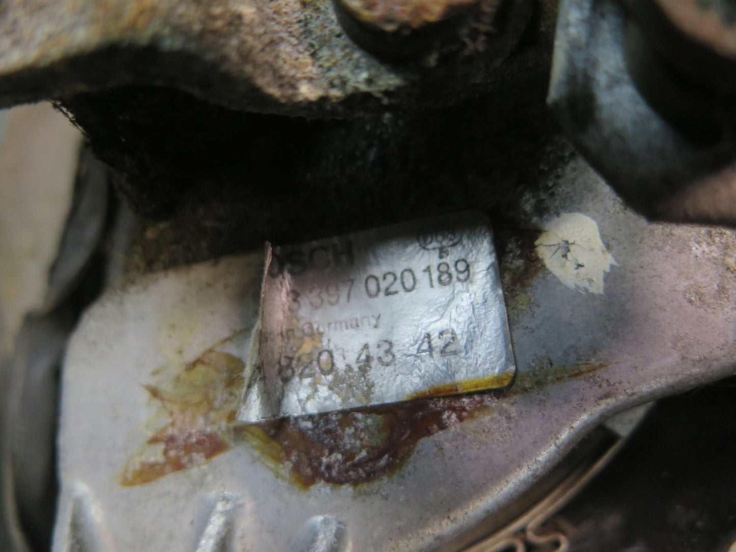 86-93 Mercedes W124 300E Windshied Wiper Transmission Linkage w Motor OEM