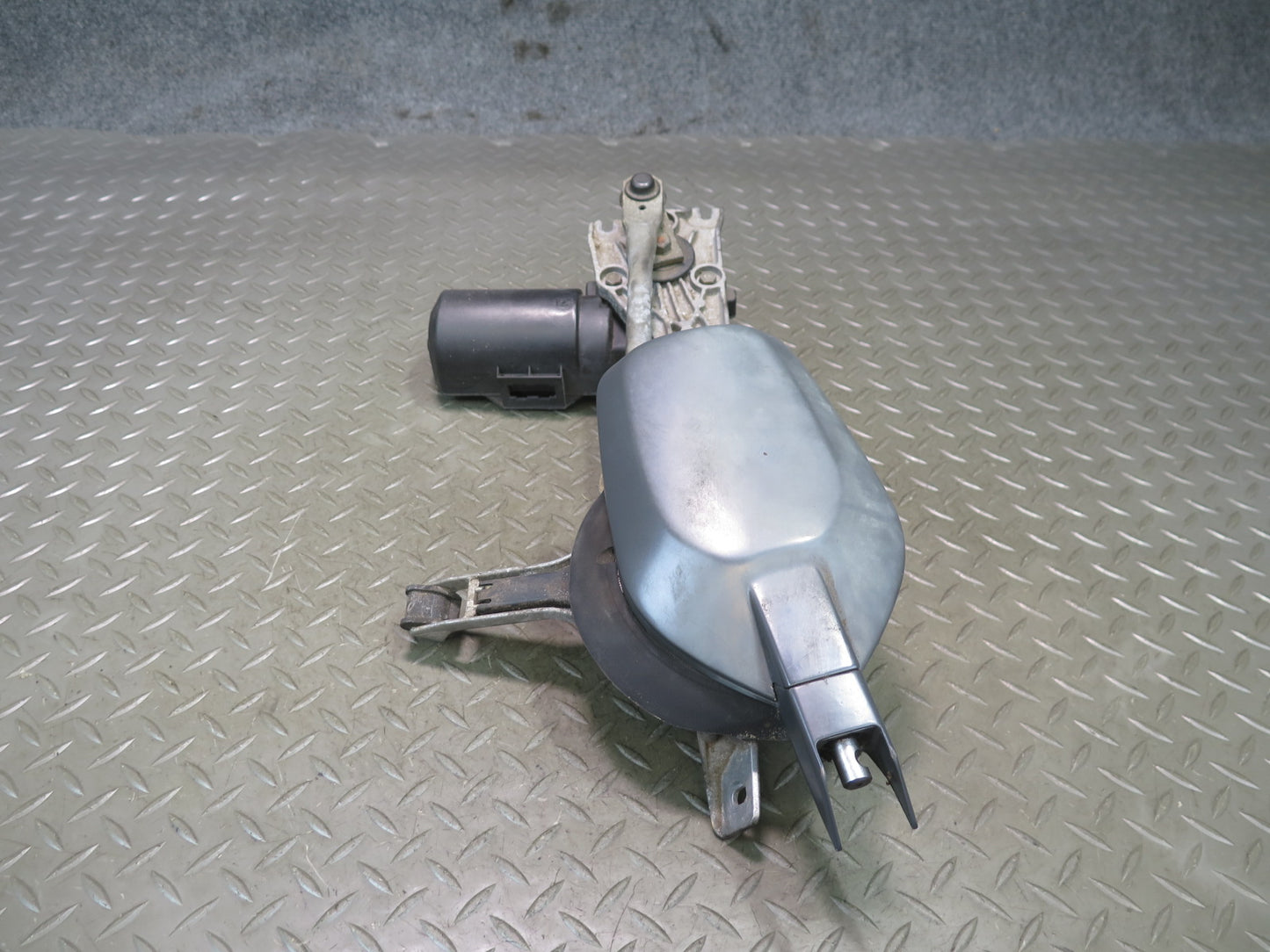 86-93 Mercedes W124 300E Windshied Wiper Transmission Linkage w Motor OEM