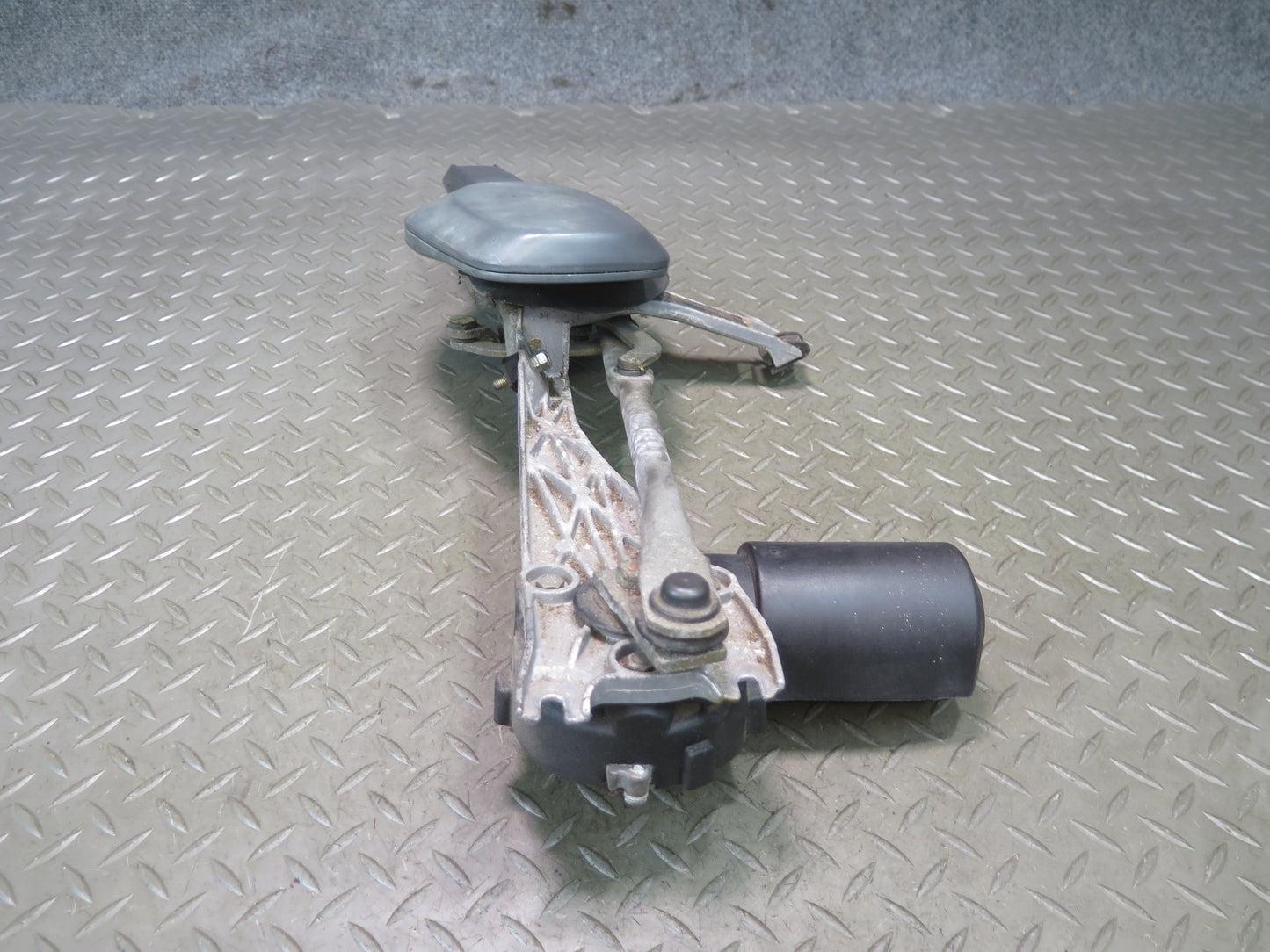 86-93 Mercedes W124 300E Windshied Wiper Transmission Linkage w Motor OEM