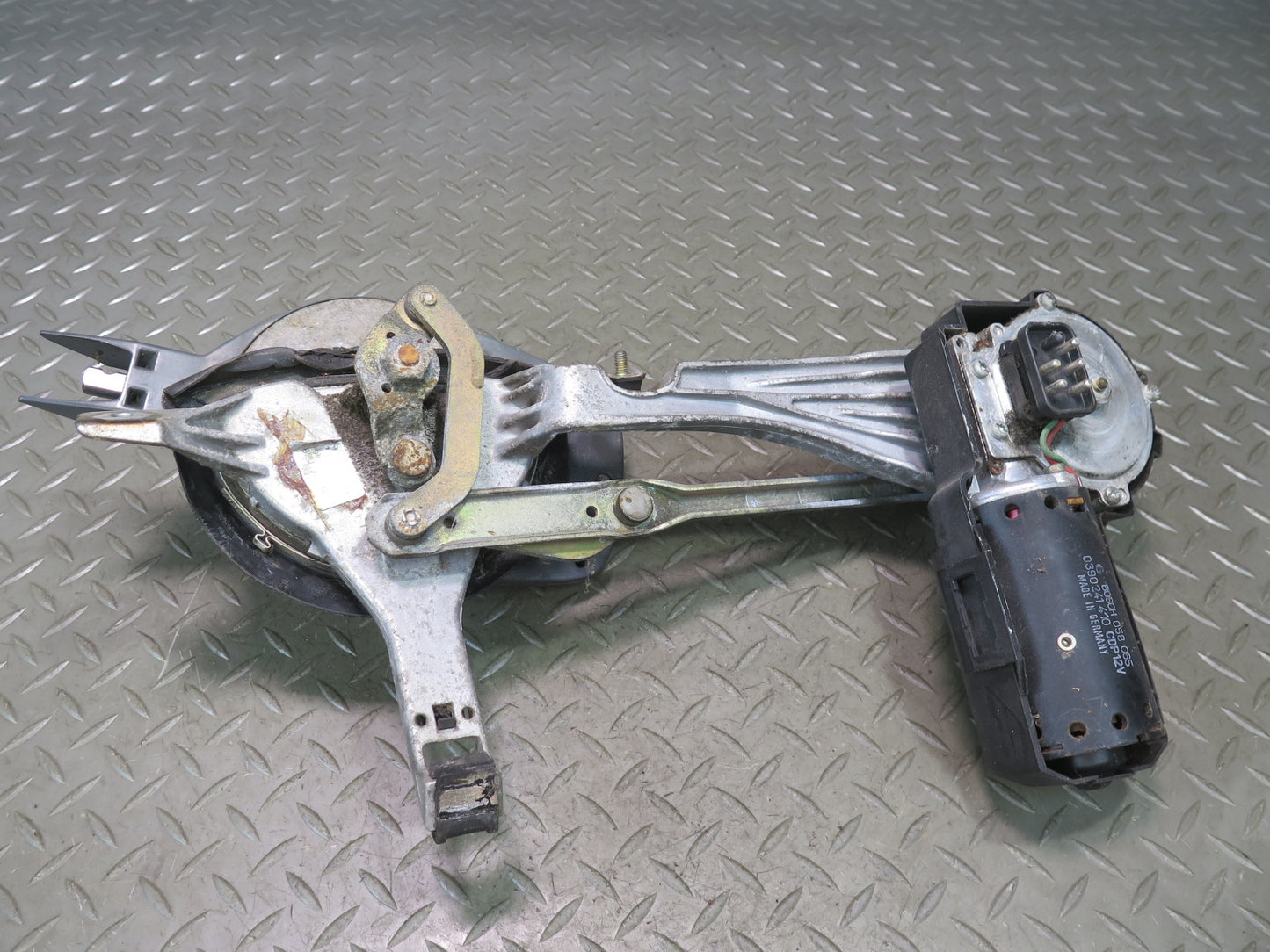 86-93 Mercedes W124 300E Windshied Wiper Transmission Linkage w Motor OEM