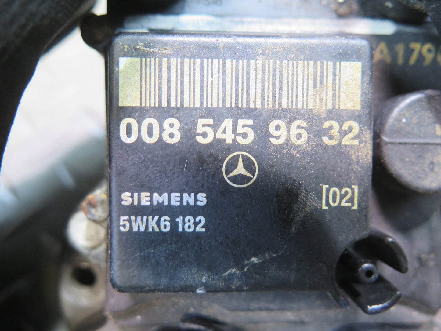 86-93 Mercedes W124 300E Ignition Control  Module 0085459632 OEM