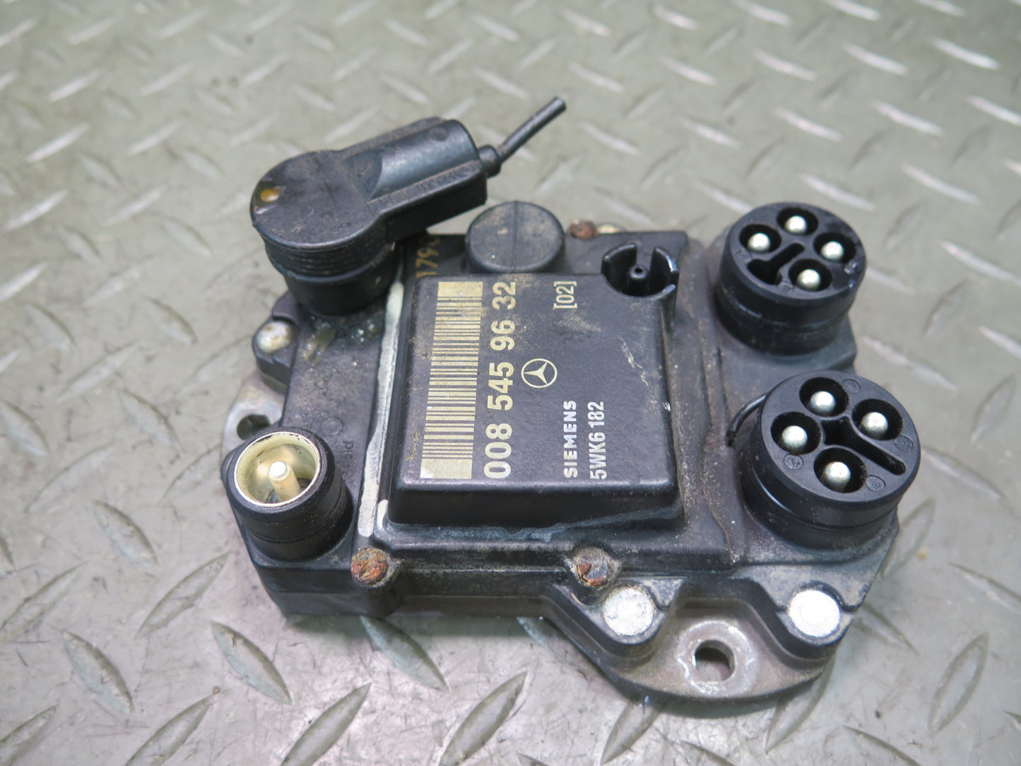 86-93 Mercedes W124 300E Ignition Control  Module 0085459632 OEM