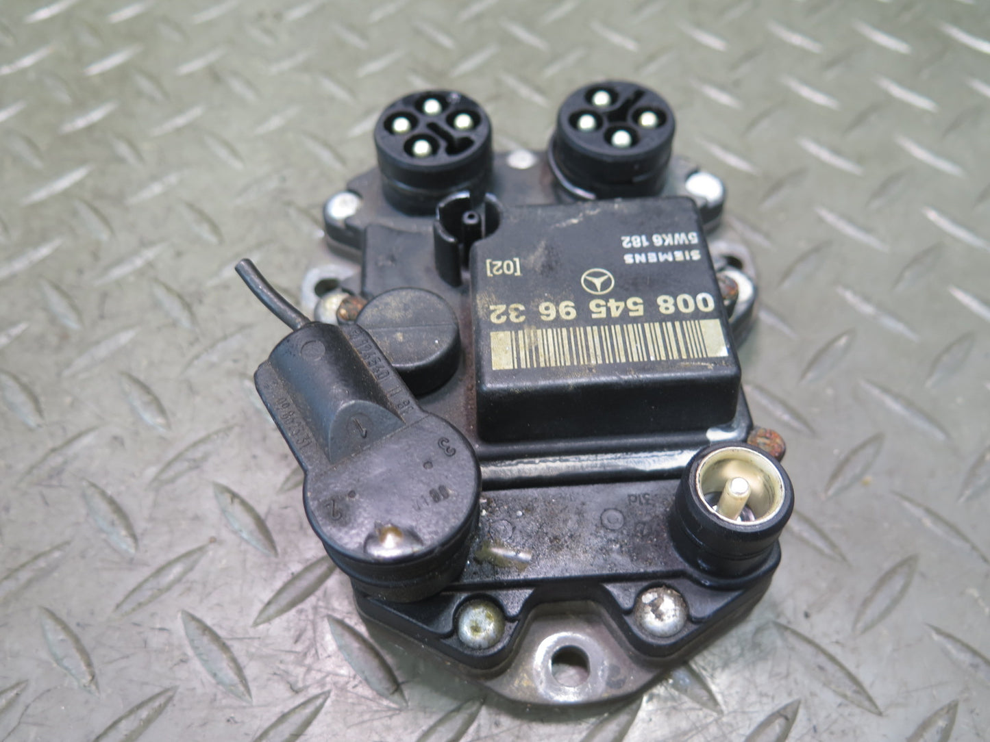 86-93 Mercedes W124 300E Ignition Control  Module 0085459632 OEM