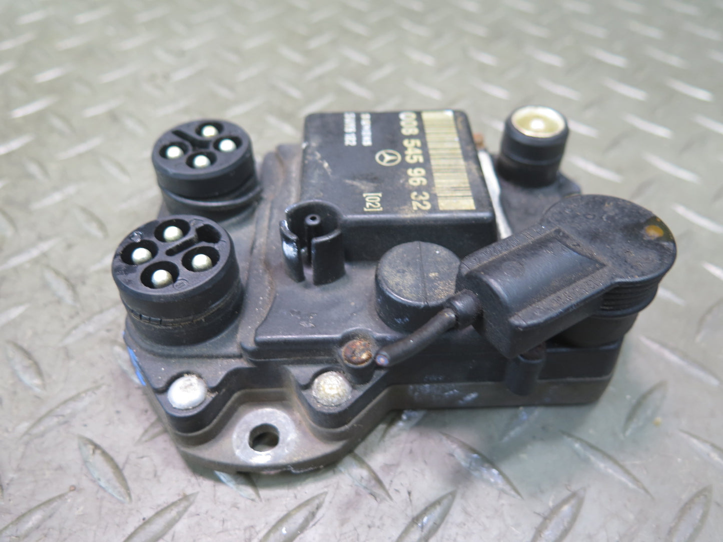 86-93 Mercedes W124 300E Ignition Control  Module 0085459632 OEM