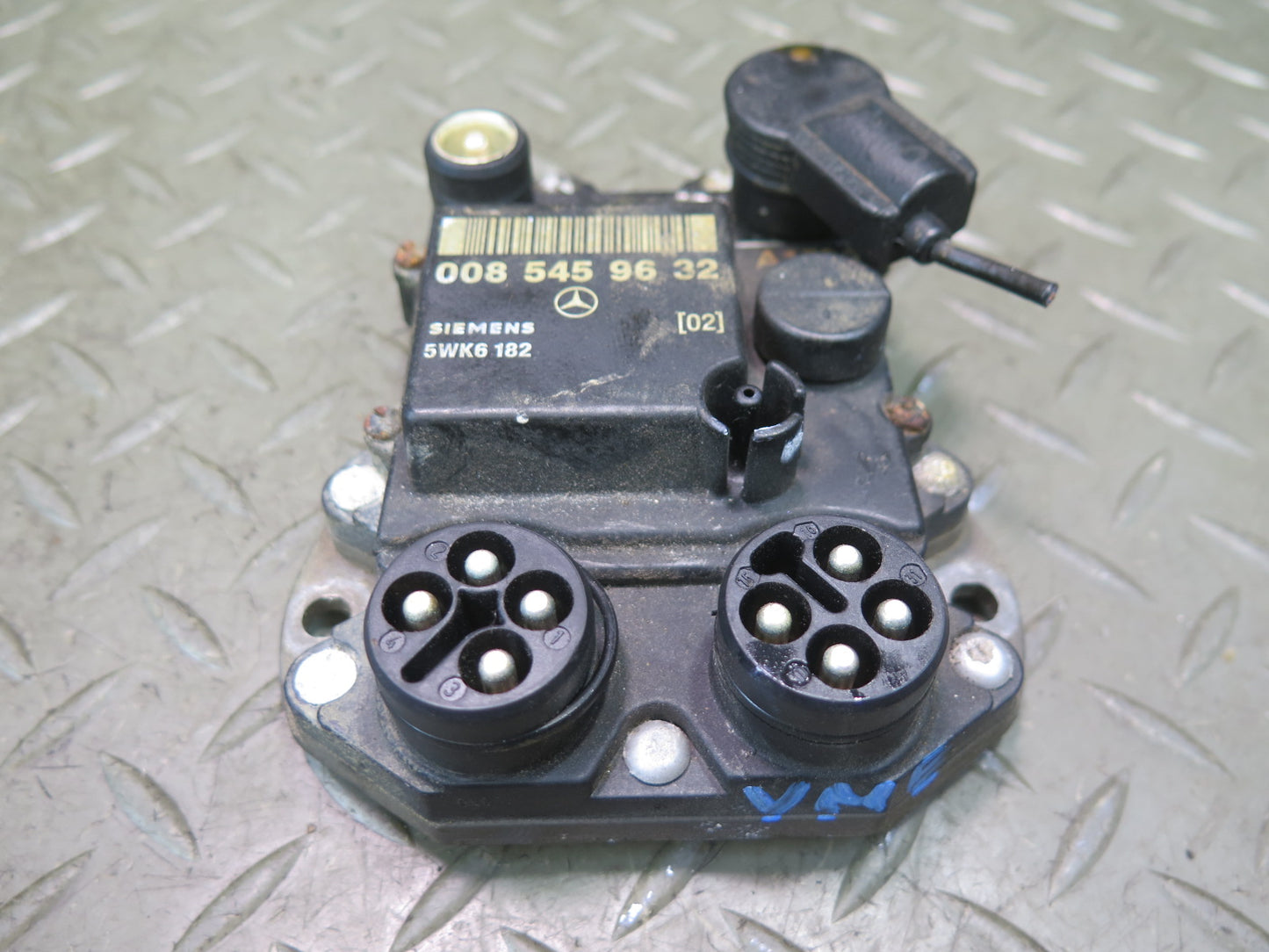 86-93 Mercedes W124 300E Ignition Control  Module 0085459632 OEM