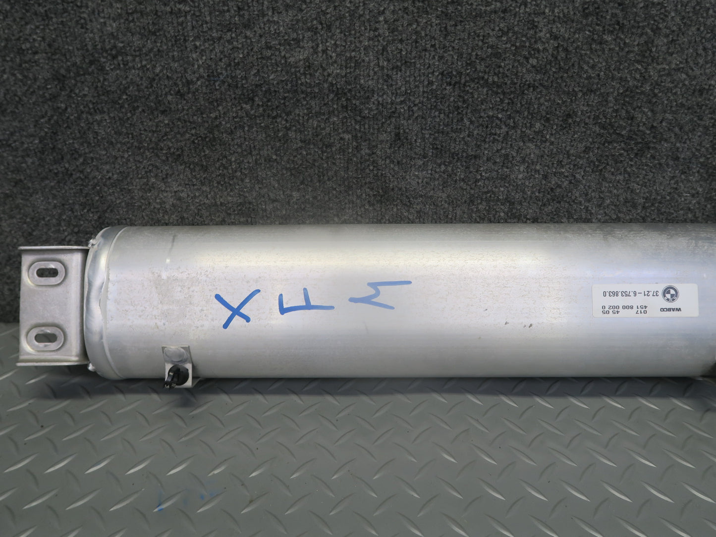 02-06 BMW E53 X5 Air Suspension Pressure Accumulator 6754482 OEM