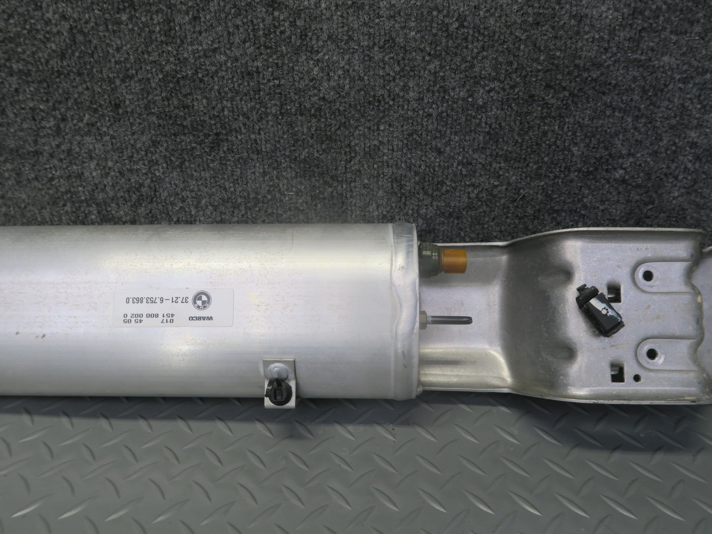 02-06 BMW E53 X5 Air Suspension Pressure Accumulator 6754482 OEM