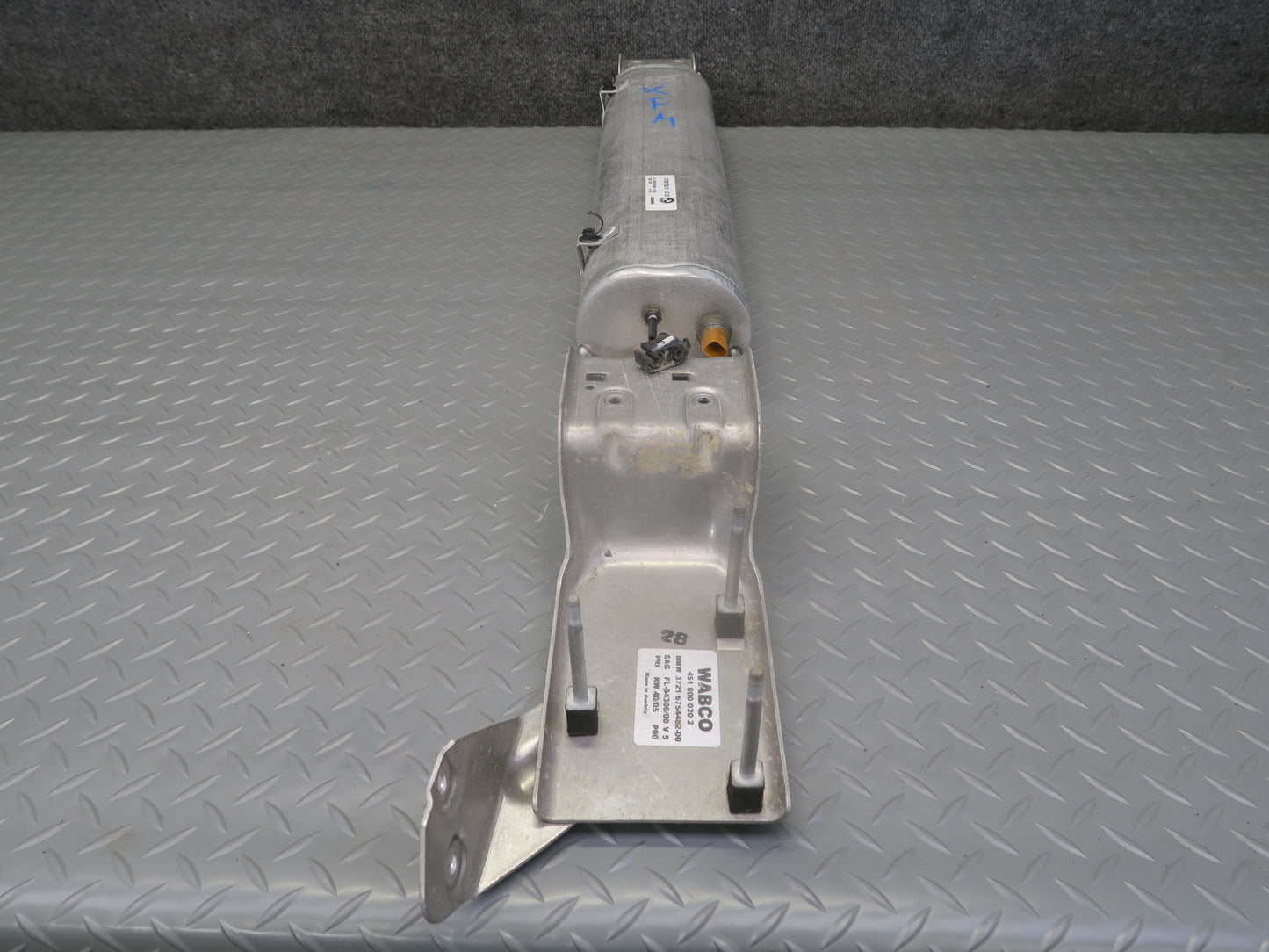 02-06 BMW E53 X5 Air Suspension Pressure Accumulator 6754482 OEM