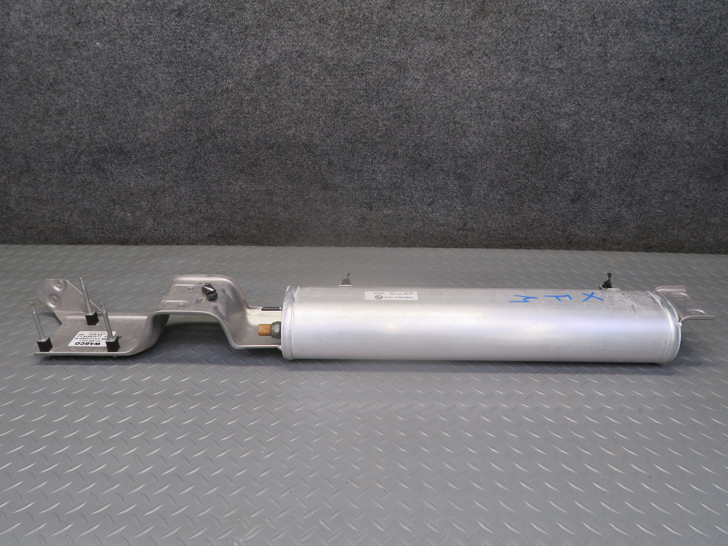 02-06 BMW E53 X5 Air Suspension Pressure Accumulator 6754482 OEM