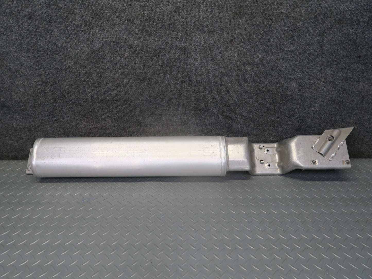 02-06 BMW E53 X5 Air Suspension Pressure Accumulator 6754482 OEM