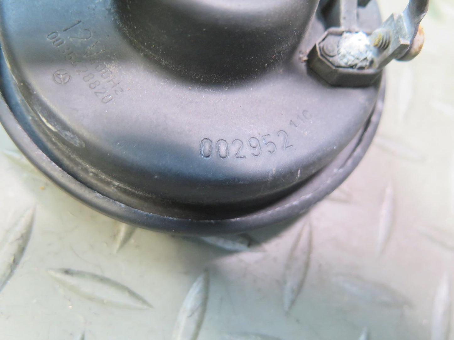 86-93 Mercedes W124 300E Set of 2 High & Low Tone Note Horn Pitch Signal OEM