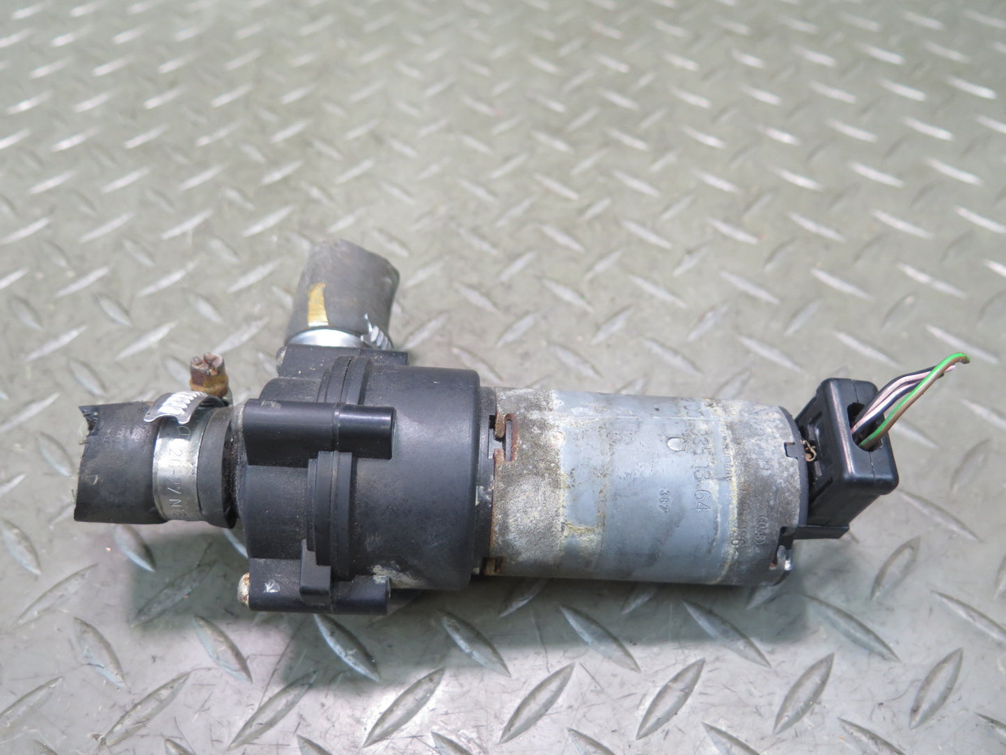 90-93 Mercedes W124 300E Engine Auxiliary AUX Coolant Water Pump OEM