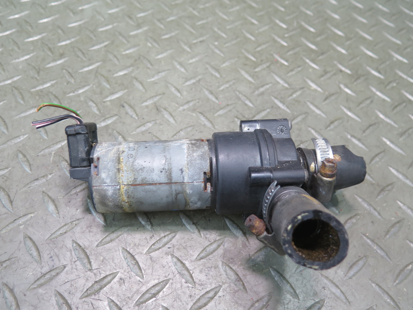 90-93 Mercedes W124 300E Engine Auxiliary AUX Coolant Water Pump OEM