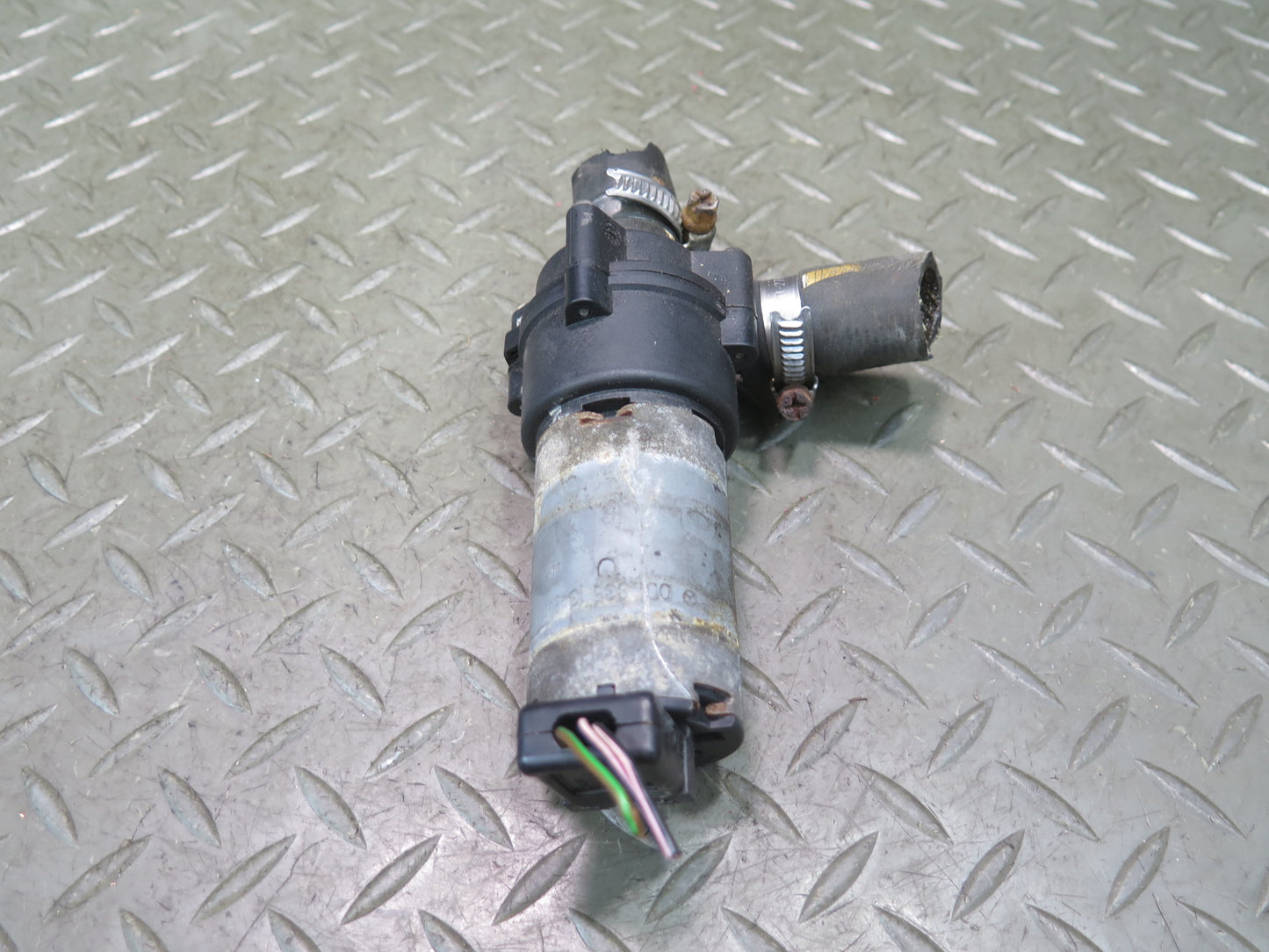 90-93 Mercedes W124 300E Engine Auxiliary AUX Coolant Water Pump OEM