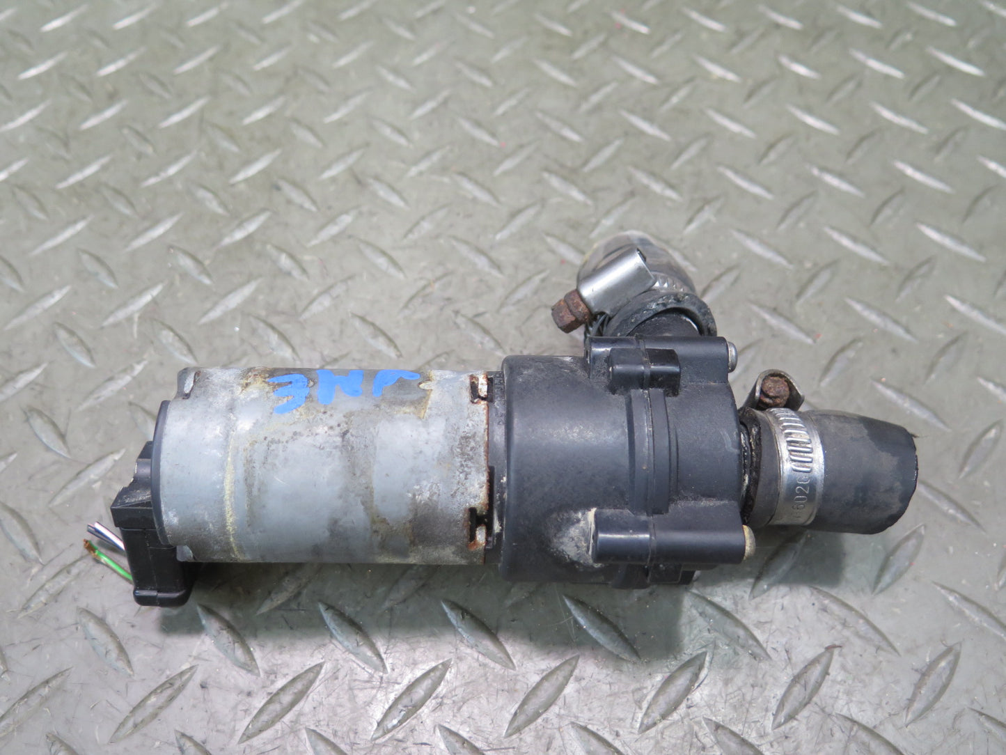 90-93 Mercedes W124 300E Engine Auxiliary AUX Coolant Water Pump OEM
